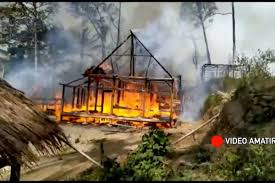 Kebakaran hutan dan lahan youtube gambar mewarnai rumah mewarnai gambar rumah. Puluhan Rumah Warga Suku Baduy Luar Terbakar