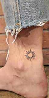 16 Ideias De Tatuagens De Sol Tatuagens De Sol Tatuagens Tatuagem De Sol