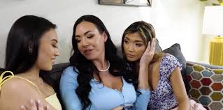 Its.PORN - Kitten Makes Kimmy and Clara Purr in Threesome