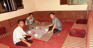 .ruang tamu alami pasuruan, desain ruang tamu besar pasuruan, design ruang tamu banglo pasuruan, desain ruang tamu pakai batu alam pasuruan bintang timur raya bergerak di desain interior mengerjakan : 54 Ruang Tamu Lesehan Ala Arab