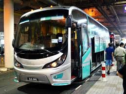 Karena ini adalah terminal bus yang terintegrasi dengan jalur kereta ke tengah kota kuala lumpur, maka mataku dengan cermat menyapu papan informasi untuk kita angkat tangan salut buat kl yang bersih dan lumayan tertata. Plusliner Klia2 Info