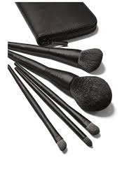 Assalamualaikum, salam 1 malaysia dan salam sejahtera semua. Mary Kay Essential Brush Collection