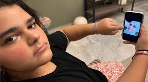 Tonåringar hoppas deras lärare överlevde Israels bomber