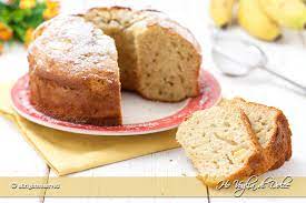 Schiacciare le banane prima con le mani e poi con una forchetta fino a ridurle in poltiglia. Ciambellone Alla Banana