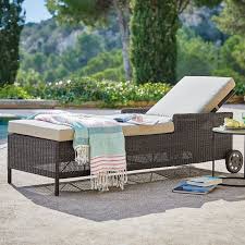 Chaise Longue Tampa Tressage Rotin Chaises Longues Loberon En 2020 Chaise Longue Mobilier Jardin Salon En Plein Air