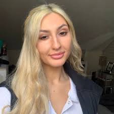 Lara Brooks (@larabrooks99)