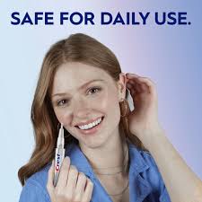 On Day 4 of the 12 Days of Crest Smiles, it's only fitting we give thanks  to our first Smile Wish recipient, 8-year-old cancer survivor and Santa's  favorite dentist Alex Carico. Today's