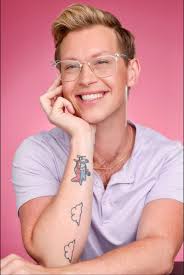 Besties! I just got an email from the casting department of a Broadway show  asking me to send in an audition for a lead role 😳 so many thoughts racing  through my