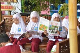 Perlu digarisbawahi meskipun geografi masuk dalam pelajaran jurusan ips di sma di tingkat universitas seringkali masuk dalam. Kunjungan Perpustakaan Nasional Lihat Model Literasi Membaca Di Sd Muhammadiyah Sd Muhammadiyah Kota Blitar