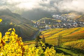 Rocks, castles, game and wine