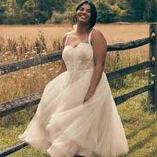Thinking about silhouettes can help narrow down the best dress for body types of all shapes and sizes. 20 Best Plus Size Wedding Dresses Of 2021