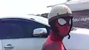 Maybe you would like to learn more about one of these? Spider Man Tertangkap Kamera Naik Vespa Pakai Helm