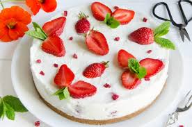 Cheesecake A La Fraise Sans Cuisson Recette En 2020 Cheesecake Aux Fraises Sans Cuisson Cheesecake A La Fraise Cheesecake Fraise