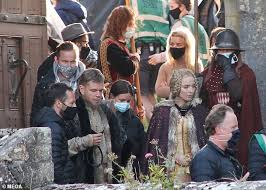 The author explains the difference between duels as we may have knowledge (those fought to maintain honor) and the judicial duel. The Last Duel Star Jodie Comer Larks Around With A Bearded Matt Damon Aktuelle Boulevard Nachrichten Und Fotogalerien Zu Stars Sternchen