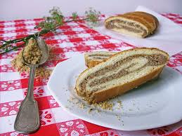 Combine the ingredients for the dough, using enough flour to make the dough stiff. Vegane Kuche Palatschinken Stadtbekannt
