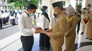 Penetapan awal gaji cpns 2019 ini sejalan dengan terhitung mulai tanggal (tmt) bekerja yang dihitung per 1 desember 2020. Wali Kota Mataram Serahkan 272 Sk Cpns Formasi Tahun 2019 Insidelombok