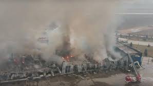 Până la această oră, 10.000 de metri pătraţi de hală au ars, iar pompierii au în continuare o misiune extrem de dificilă, pentru că, sub bucăţile de tablă încinse, se. Compania A CÄƒrei FabricÄƒ A Ars In Alba Iulia ProducÈ›ia Va Fi TransferatÄƒ Temporar La Alte Fabrici Din Europa Nu RenunÈ›Äƒm La Romania Hotnews Mobile