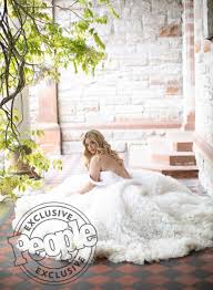 It S A Pretty Little Wedding See Pretty Little Liars Star Sasha Pieterse S Gorgeous Wedding Gown Christian Siriano Wedding Dresses Christian Siriano Wedding Sasha Pretty Little Liars