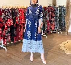 Ditinjau dari asal bahasanya brukat atau brokat sendiri sebenarnya diambil dari sebuah khusus di indonesia sendiri kain brokat telah lama menjadi bahan yang difavoritkan oleh banyak orang terutama untuk membuat berbagai model kebaya. Gamis Tenun Mix Brokat Terbaru Berbagai Motif Dan Warna Full Tenun Lazada Indonesia