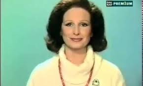 La televisione nelle case degli italiani era ancora cosa rara tanto che i genitori per poter vedere il suo . Gc48 Q Mvso0km