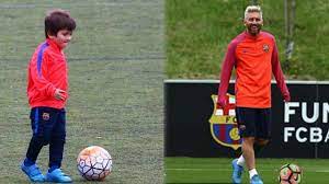 Messi als kind messi als kind begon op 5 jarige leeftijd bij goandoli fc toen hij zeven was speelde hij bij fc barcelona speelde in zijn jeugd. Lionel Messis Sohn Spielt Besser Fussball Als Er Selbst Youtube