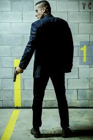 He is the leader of the longbow hunters and a crime lord based in seattle. Arrow Spoilers Season 6 Episode 6 Ricardo Diaz The Dragon Debuts Tvline