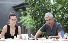 Durul bazan 2000 yılında çarli i̇ş başında isimli dizide tarkan rolüyle televizyona adım atmıştır. Ozcan Deniz In Yeni Dizisi Nerede Cekilecek