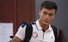 Ảnh chụp từ màn hình. Thá»§ Mon Bui Tiáº¿n DÅ©ng Gáº·p Cháº¥n ThÆ°Æ¡ng á»Ÿ Clb Tp Hcm