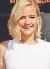 1 schnitt 7 frisuren der bob von jennifer lawrence in 2020 jennifer lawrence haar jennifer lawrence frisur bob frisur schmales gesicht