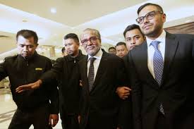 Beliau pernah menjadi timbalan pendakwa raya sebelum berpindah ke sektor swasta. Muhammad Shafee Pleads Not Guilty To Money Laundering Charges The Star