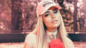 Este formato fue la primera adaptación infantil del exitoso programa británico the x factor. Karol G Y Su Exitoso 2020 Es La Artista Femenina Mas Vista Del Ano En Youtube Vamo A Calmarno