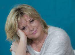 She made her name as a singer in the 1960, with acts such as kjell karlsen and willy andresen. Grynet Molvig
