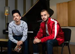 Lyrics sur la lune de bigflo et oli musique : Sur La Lune Un Petit Pas Pour L Homme Un Grand Pas Pour Bigflo Et Oli Le Journal De Mickey