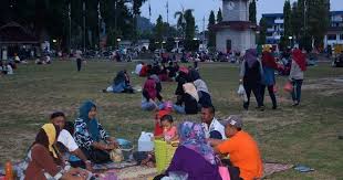 Dilampirkan juga takwim solat dalam bentuk pdf bagi kawasan kuala lumpur dan kawasan yang sewaktu dengannya untuk bulan ramadhan 1442 hijrah. Tak Boleh Berbuka Puasa Di Tempat Awam Di Terengganu