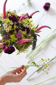 Es gibt kaum einen wunsch, den wir auf diesem gebiet nicht erfüllen können. Wildblumen Hochzeit Teil 1 Brautstrauss Selber Binden Blumigo