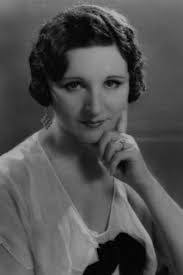 Julia Faye's Instagram, Twitter & Facebook