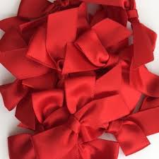 Reliant ribbon offers decorative ribbons, bows & trims at very reasonable rates for use in the floral, craft, holiday, packaging and apparel industries. Red Satin Large 15mm Ribbon Bows