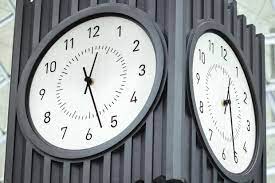 Horloge astronomique désigne une horloge dont les astronomes se servent pour recueillir diverses informations, comme la position du soleil, la phase lunaire. Quelle Heure Est Il L Heure Exacte A Paris