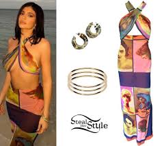 Kylie jenner had also launched a mobile application, which was in the number one position in the itunes app store. Kylie Jenner Clothes Outfits Steal Her Style