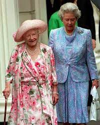 Queen Elizabeth Ii And The Queen Mother Born Elizabeth Angela Marguerite Bowes Lyon 4 August 1900 30 Ma Bowes Lyon Queen Elizabeth Queen Elizabeth Ii