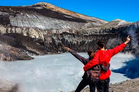 Jun 20, 2021 · el ascenso al cráter del volcán copahue, la magia del salto del agrio, los secretos de la cascada escondida cubierta de hielo por estos días, los senderos que conducen a una sorpresa tras otra. Trekking De Ascenso Al Volcan Copahue En Copahue Caviahue