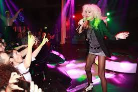 She entered the charts several times and won festivalbar in 1982 with donatella. Donatella Rettore Eta Altezza Peso Marito Figli Caffeina Magazine