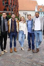 Here S How Producers Get A Drama Filled Bachelorette Season Out Of Contestants Bachelorette Bachelorette Signs Hannah Brown