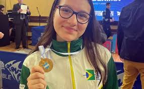 Valentina Basso e Stella Santos aumentam a lista de títulos brasileiros no  terceiro dia do Sul-Americano Pré-Cadete, Cadete e Juvenil de Esgrima