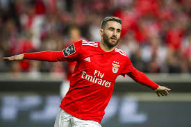 Sl benfica's midfielder from argentina salvio with sc braga's forward rafa silva in action during the taca ctt. Rafa O Veloz Craque Do Benfica Que E Mestre Das Apostas Sl Benfica Publico