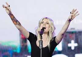 Julianna zobrist began her music career a year after graduating college. Power Couple Ben And Julianna Zobrist Coach Students In Courage That Comes From God Liberty News