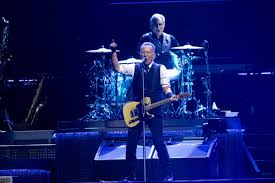 Photo Bruce Springsteen lectrise son public franais et s'rige en hraut ...