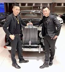 é®®é€±å ± ç›´æ'­å¤©çŽ‹é€£åƒæ¯…æ‹è³£è‹±å¥³çŽ‹åº§è»Šéƒ¨åˆ†æå…¬ç›Šå‰µ100å¤©è¬äººä¸Šç·šè§€çœ‹æŒ'æˆ°é‡'æ°ç´€éŒ„
