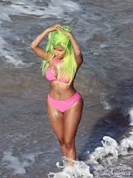 Nicki Minaj In A Hot Pink Bikini And Neon Green Hair On Set For A New Music Video Nicki Minaj Bikini Hot Pink Bikini Bikini Photos