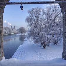Munich Germany Munchen Deutschland Untere Au Blick Von Der Wittelsbacher Brucke Auf Fruhlingsanlagen Im Winter Munchen Deutschland Munchen Winter